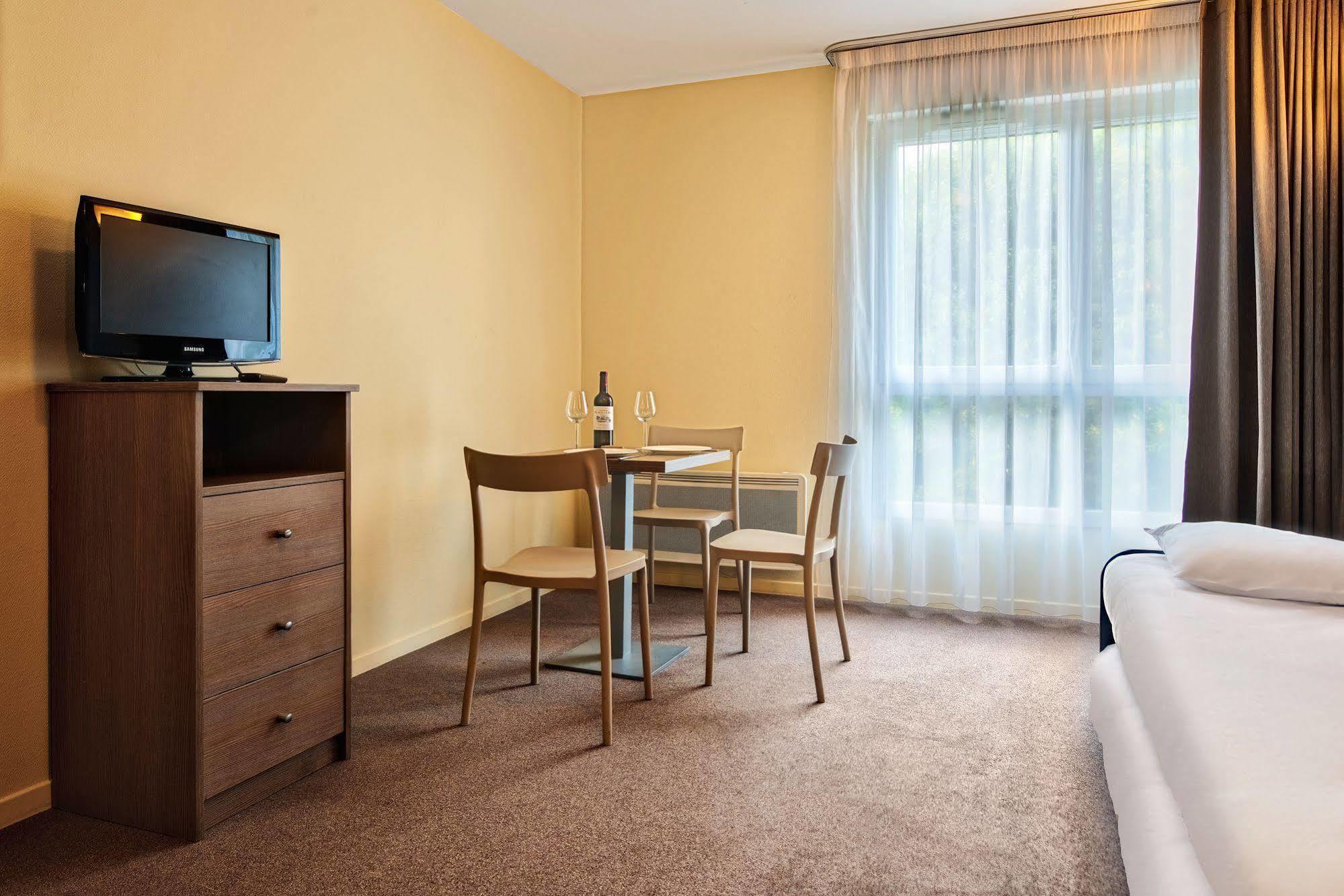 Zenitude Hotel-Residences Magny-Les-Hameaux Buitenkant foto